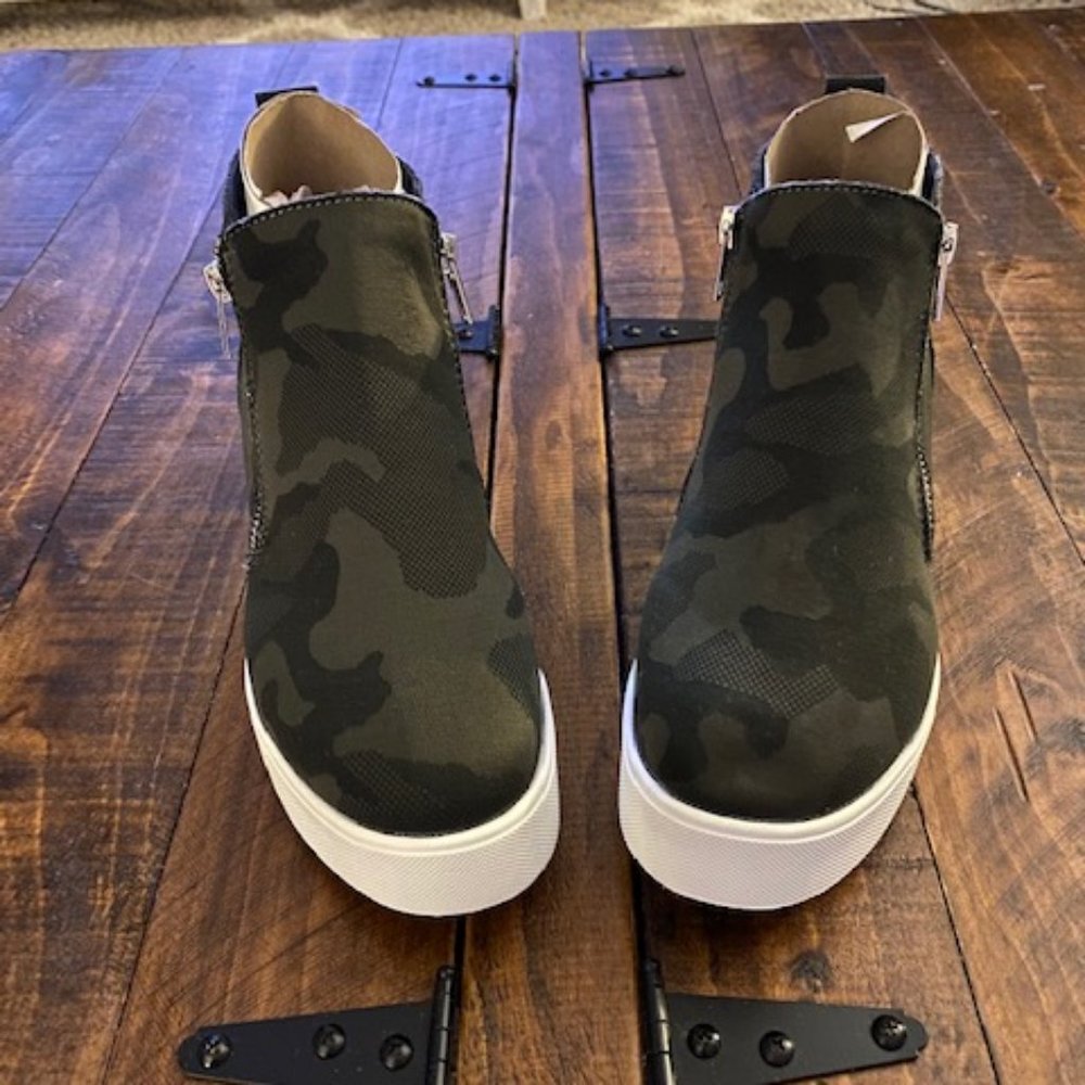 Soda-WedgeSneakers-Camo-Sz8